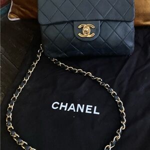 AUTHENTIC Chanel black lambskin leather/gold hardware classic mini handbag ~